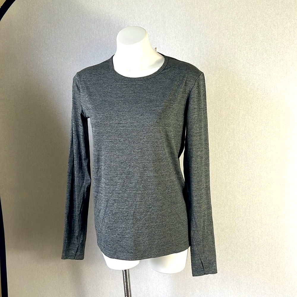 Quince women sport top/ tshirt size S long sleeve crew neck dark gray NEW